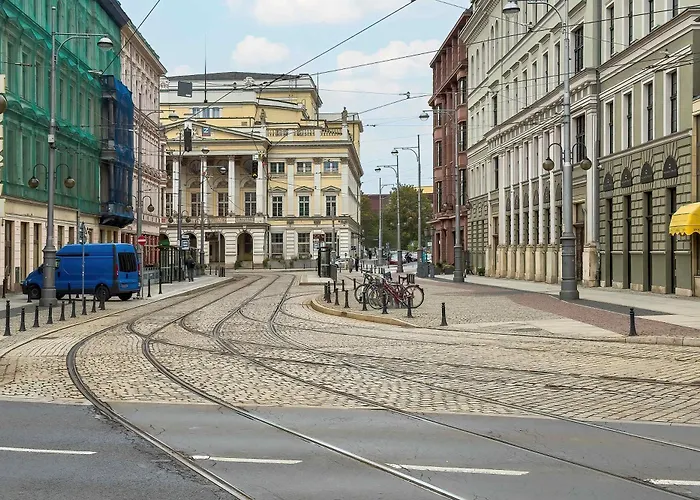 Azure Teatralna With Air Conditioning In By Renters Appartement